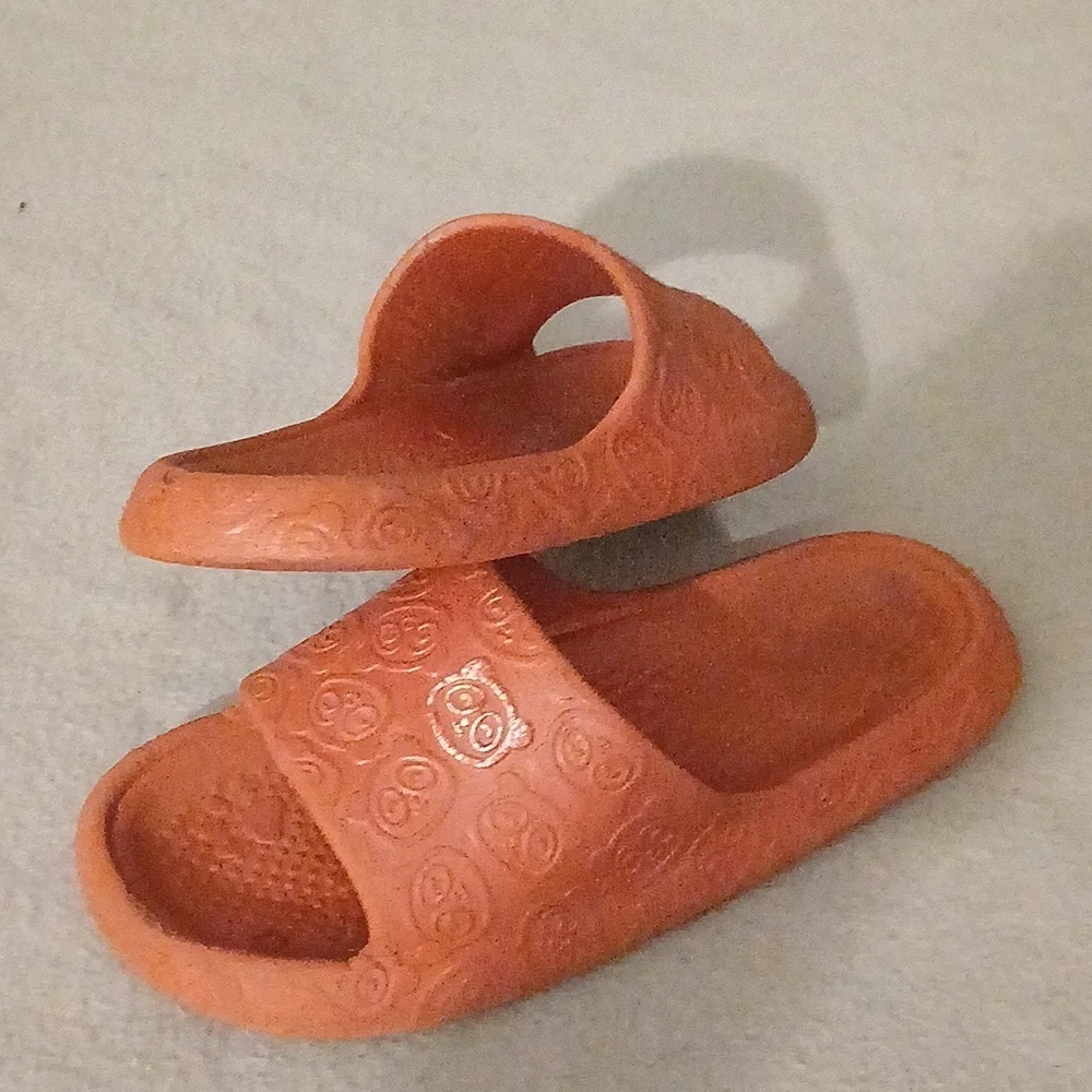 Women's Red Slides - Picture 8 of 8